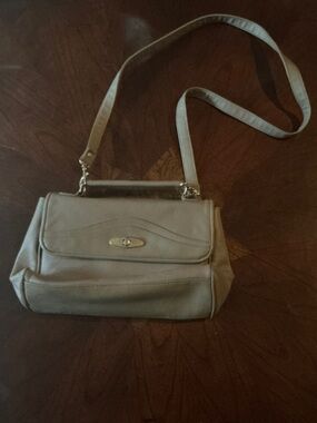 Classic Cream Leather Shoulder Bag with Turn-Lock